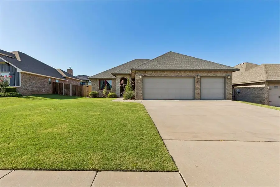 6116 Beverly Hills Drive, Edmond, OK 73034 - #3