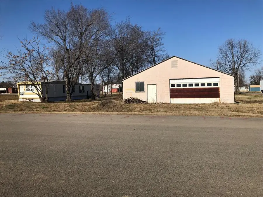 105 E Muskogee Avenue, Porum, OK 74455 - #2