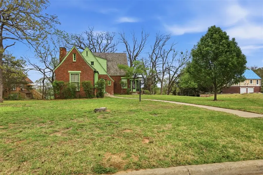 422 S Highland Street, Ada, OK 74820 - #2