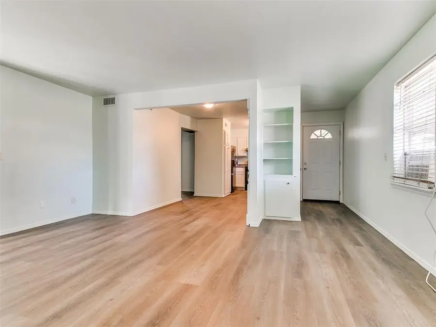 6704 N Meridian Avenue #e, Oklahoma City, OK 73116 - #3