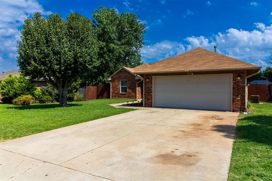 819 W Dowden Drive, Mustang, OK 73064 - #2
