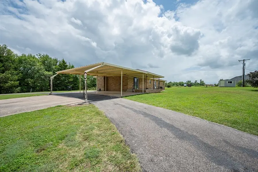 202 E Park Street, McLoud, OK 74851 - #3
