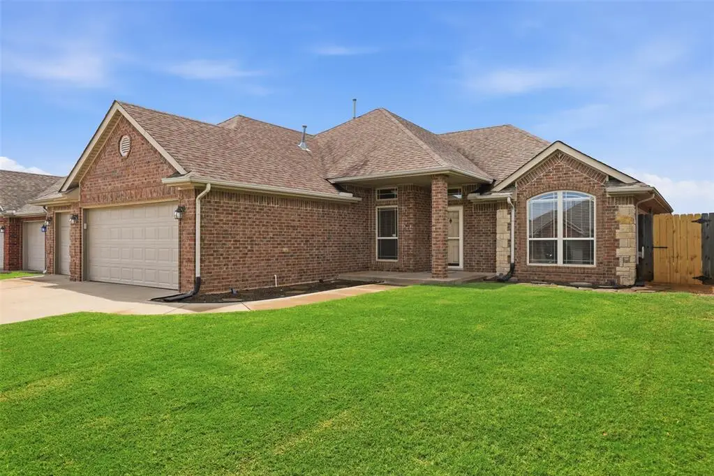 542 W Broadpoint Court Way, Mustang, OK 73064 - #1