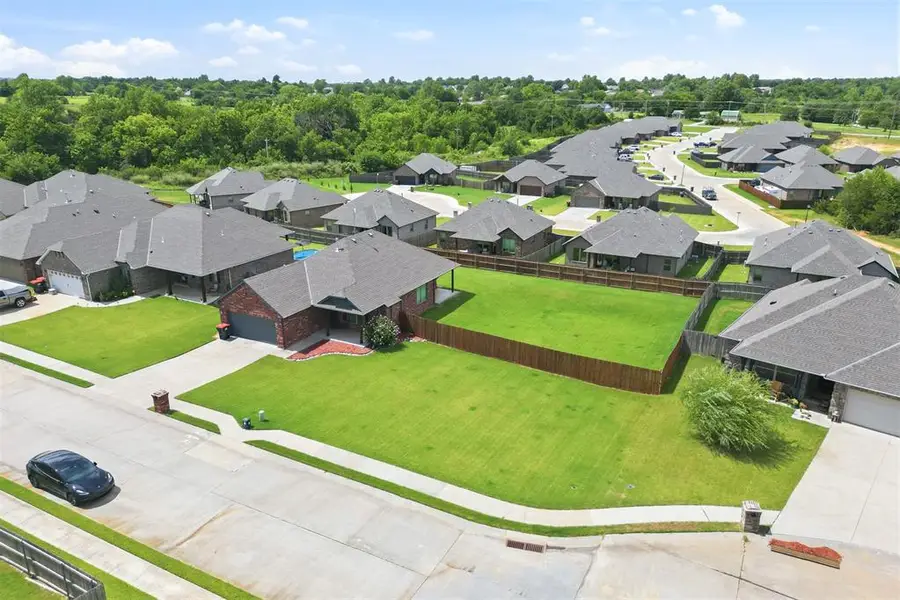 20559 Creekside Drive, Harrah, OK 73045 - #2