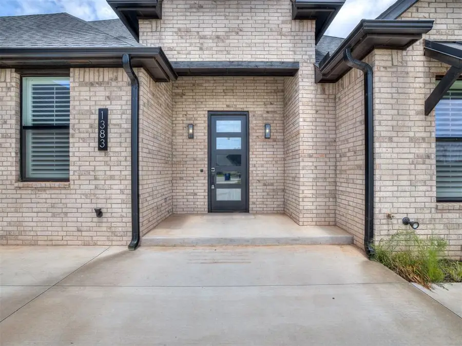 1383 S Gabes Court Drive, Mustang, OK 73064 - #3