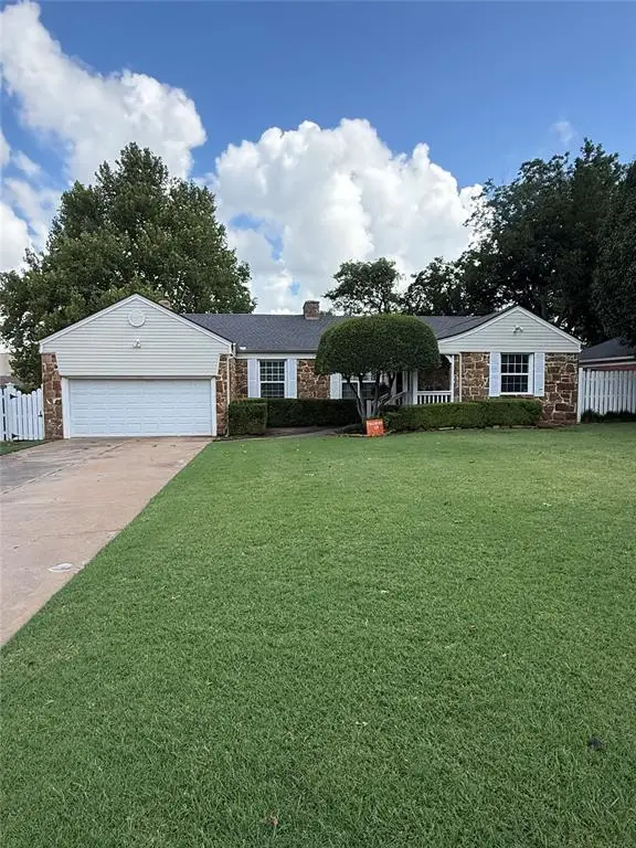 1827 Coventry Lane, Nichols Hills, OK 73120