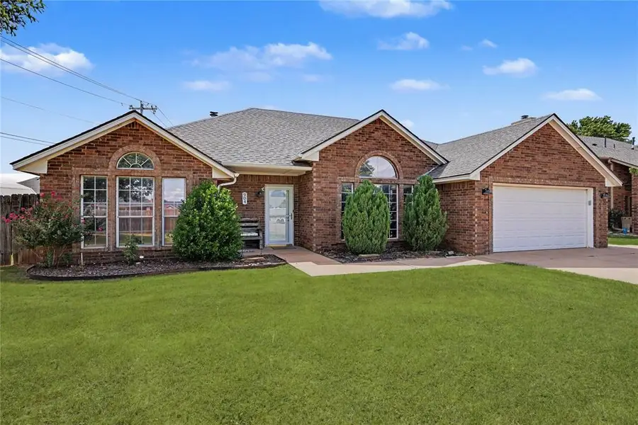 904 N Towne Circle, Altus, OK 73521 - #2