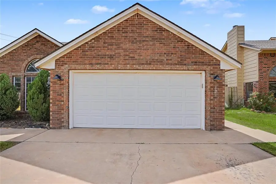 904 N Towne Circle, Altus, OK 73521 - #3