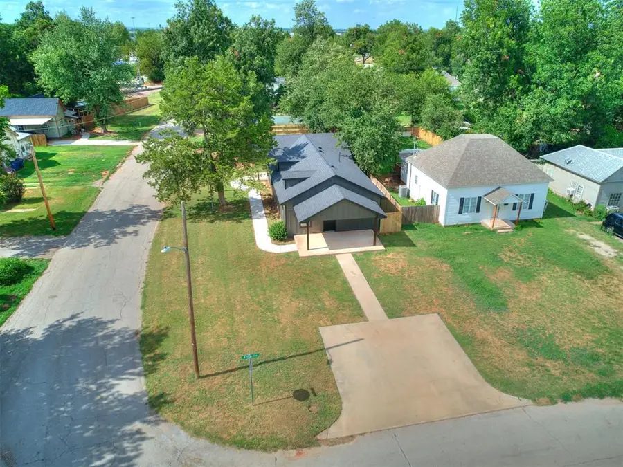 1828 W Idaho Avenue, Chickasha, OK 73018 - #2