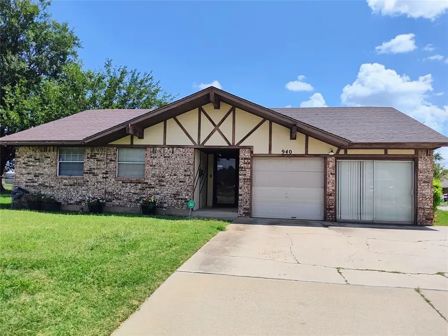 940 NW 12th Street, Moore, OK 73160 - #2