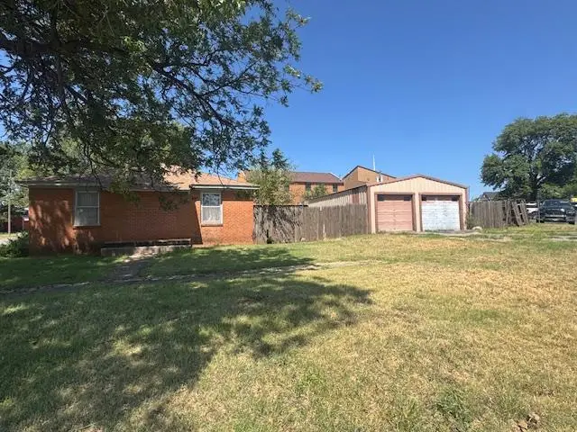 111 E Locust Avenue, Sayre, OK 73662 - #2