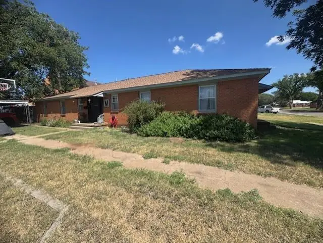 111 E Locust Avenue, Sayre, OK 73662 - #3