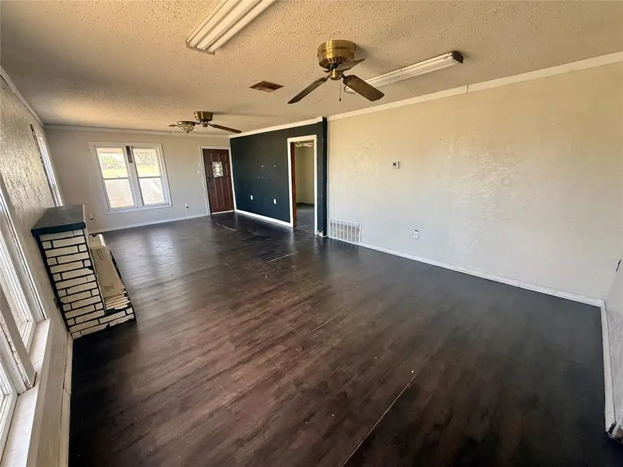300 S 4th Street, Sentinel, OK 73664 - #3