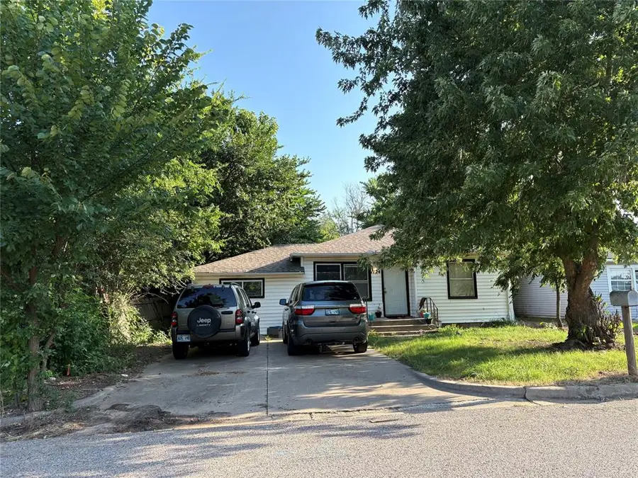 1124 W Wood Street, Shawnee, OK 74801 - #2