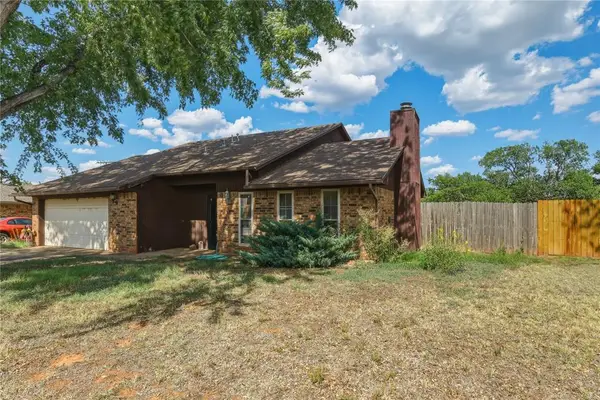2058 W 7th Place, Elk City, OK 73644