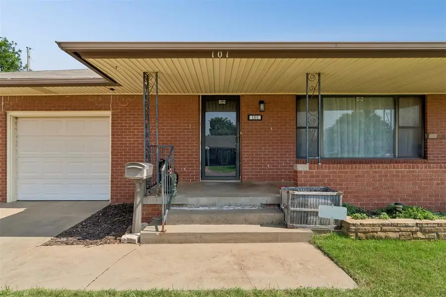 101 E Kerr Drive, Midwest City, OK 73110 - #3
