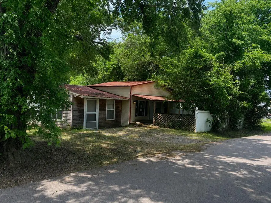 219 E Hickory Street, Holdenville, OK 74848 - #2