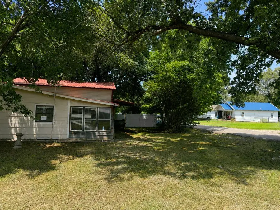219 E Hickory Street, Holdenville, OK 74848 - #3
