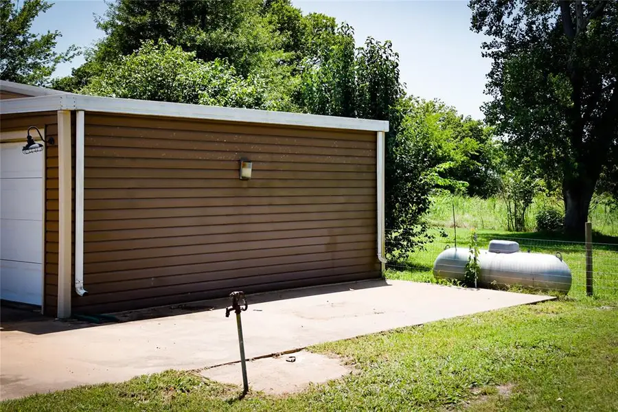 711 Airport Road, Prague, OK 74864 - #3