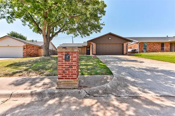 108 Chickasaw Lane, Yukon, OK 73099