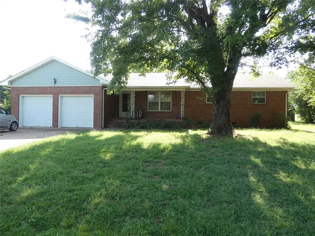 320 S Flynn Avenue, Chandler, OK 74834 - #1