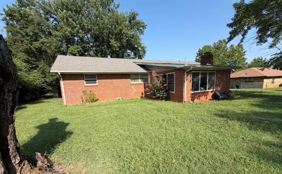 320 S Flynn Avenue, Chandler, OK 74834 - #2