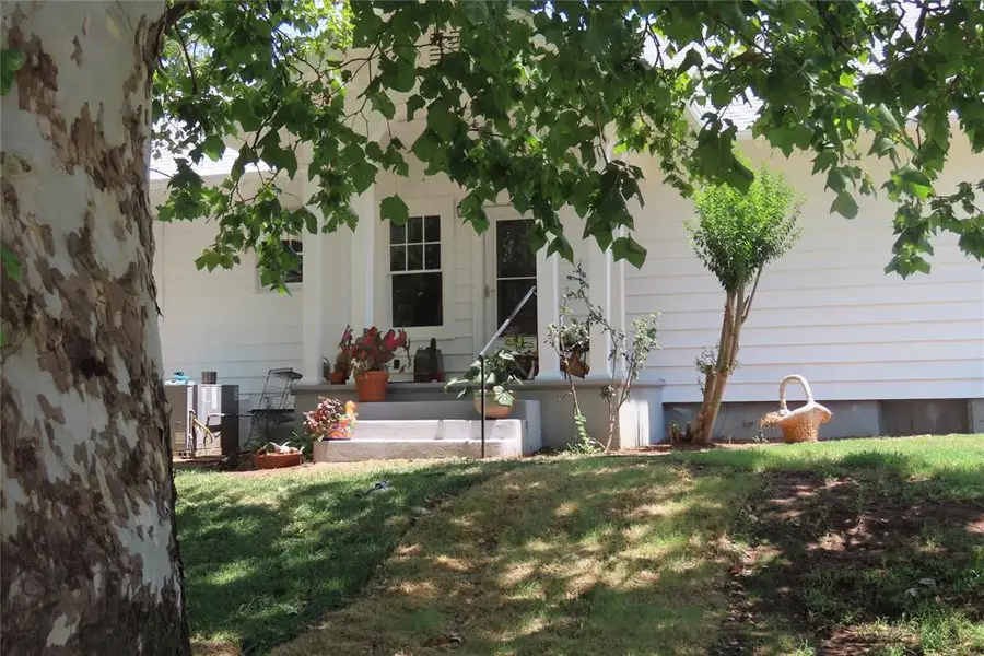 1228 W Florida Avenue, Chickasha, OK 73018 - #3