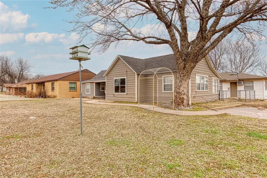 400 N 6th Street, Weatherford, OK 73096 - #2