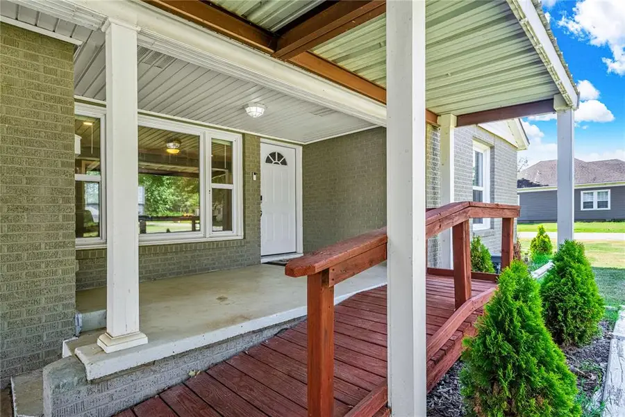 827 S 20th Avenue, Chickasha, OK 73018 - #2