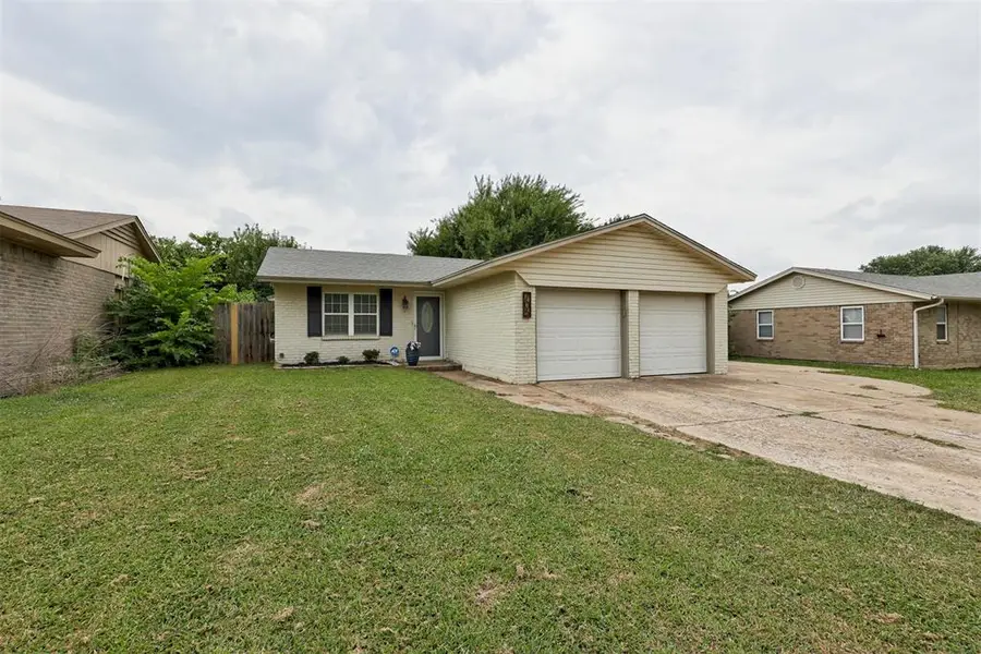 705 S Highland Drive, Mustang, OK 73064 - #2