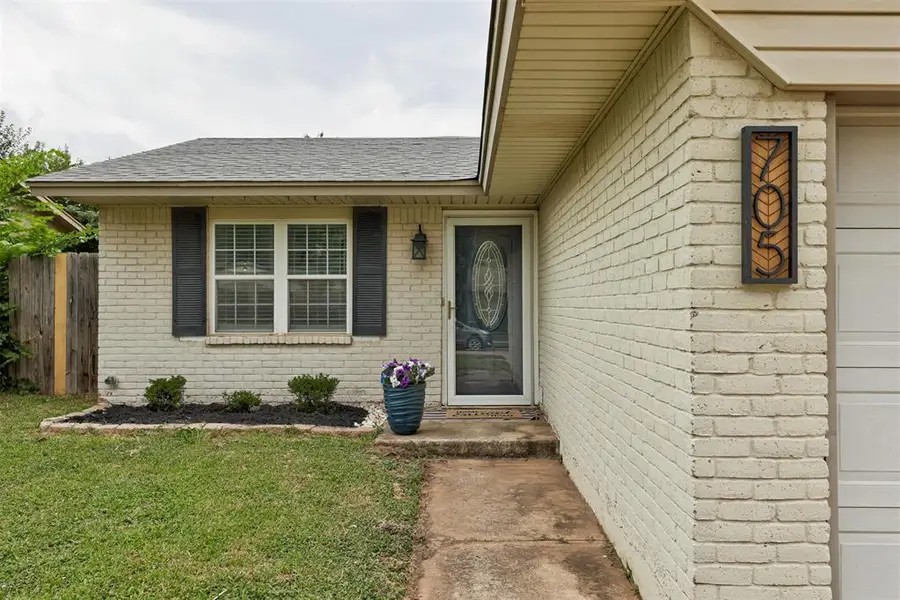705 S Highland Drive, Mustang, OK 73064 - #3