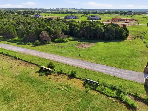 860 Creekside Trail #001, Guthrie, OK 73044