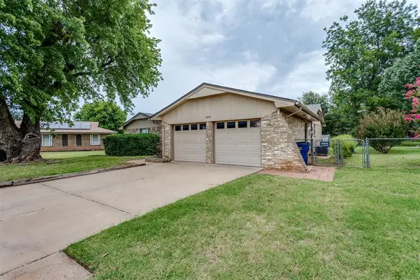 908 S Meadow Lane, Mustang, OK 73064
