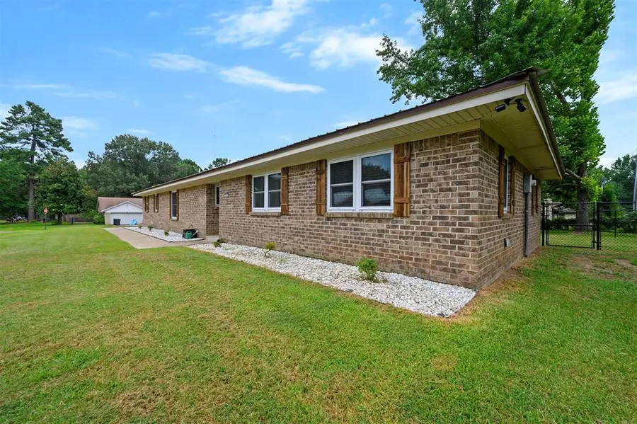 1402 SE Jackson Street, Idabel, OK 74745 - #2