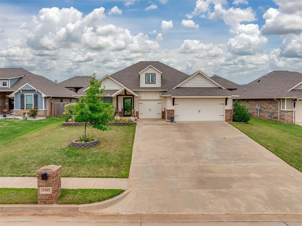 1305 N Storybrook Street, Mustang, OK 73064 - #1