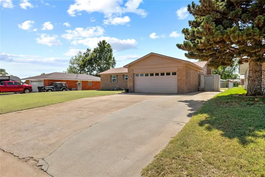 819 N Brewer Avenue, Hydro, OK 73048 - #3