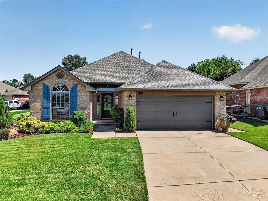 300 Crossland Court, Edmond, OK 73003 - #2