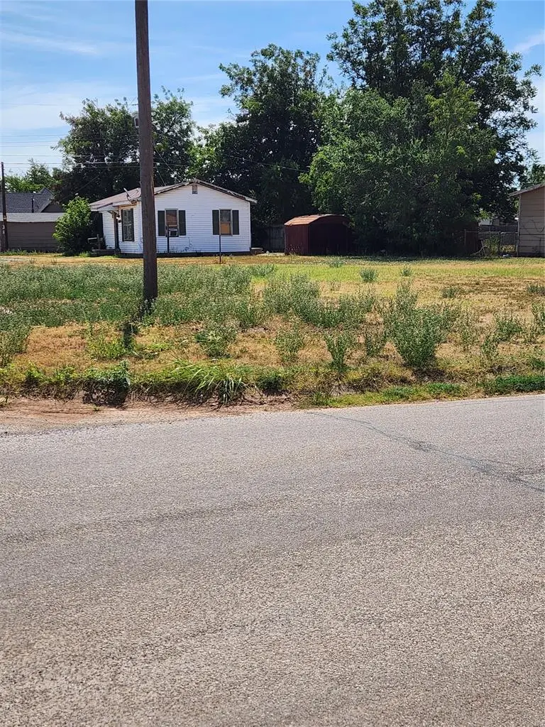 320 N Jackson Street, Altus, OK 73521 - #1