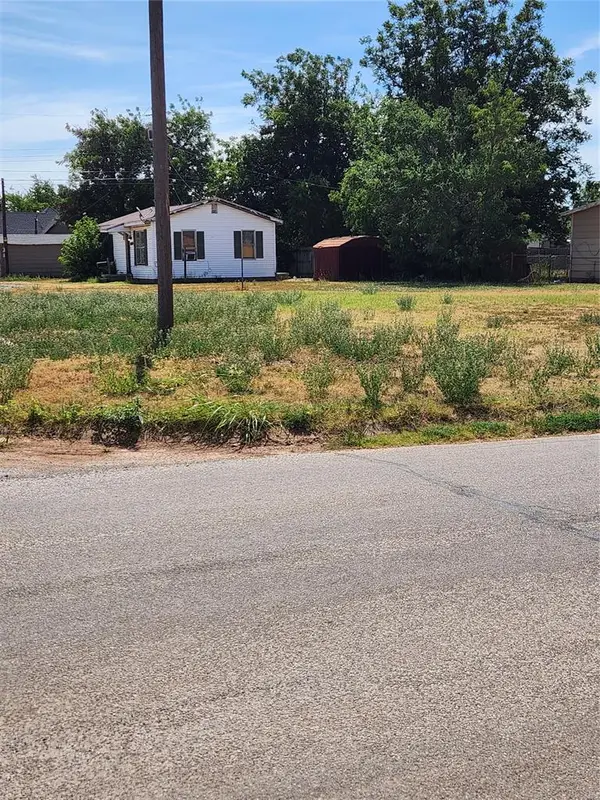 320 N Jackson Street, Altus, OK 73521