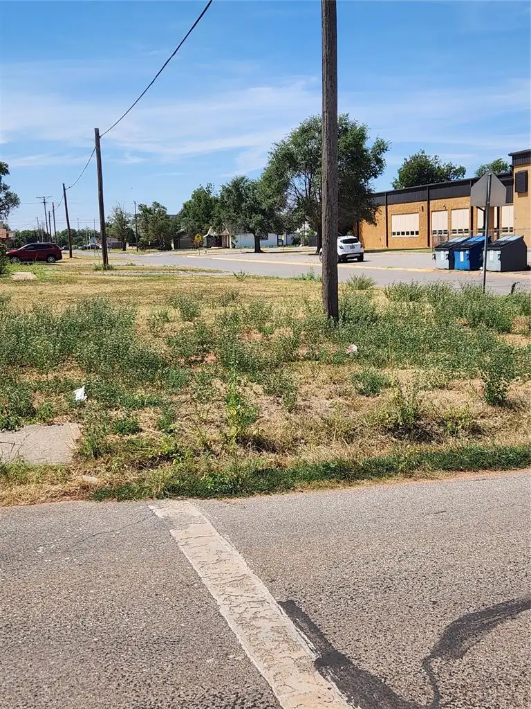 320 N Jackson Street, Altus, OK 73521 - #2