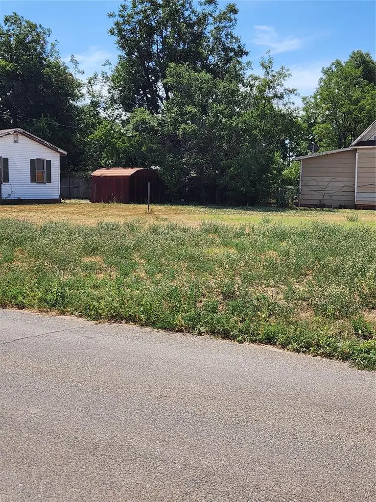 320 N Jackson Street, Altus, OK 73521 - #3
