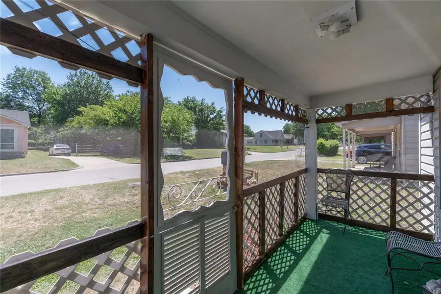 526 S Reno Avenue, El Reno, OK 73036 - #3