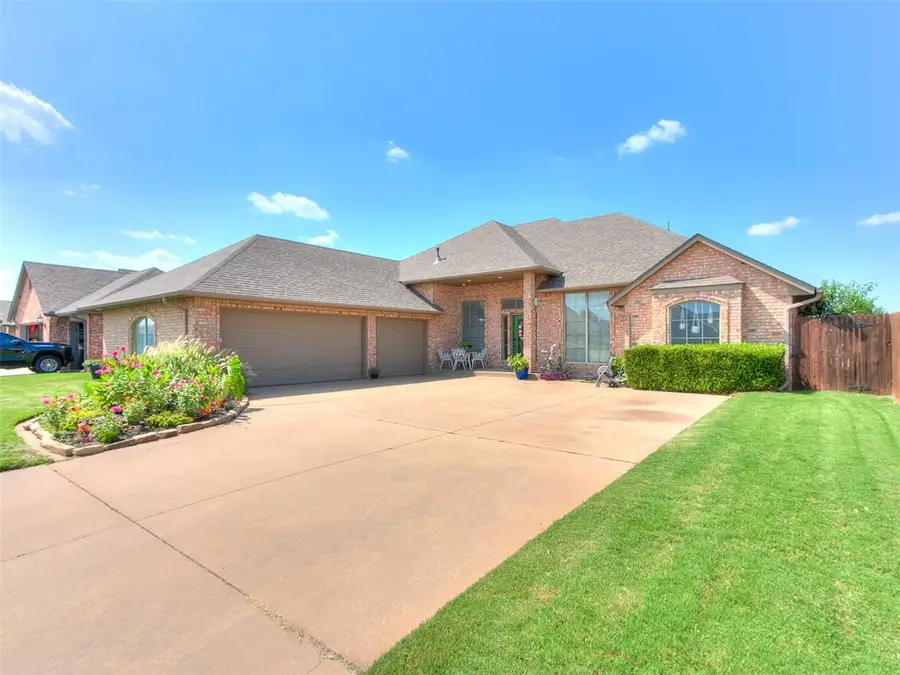 2121 SW 30th Street, Moore, OK 73170 - #2