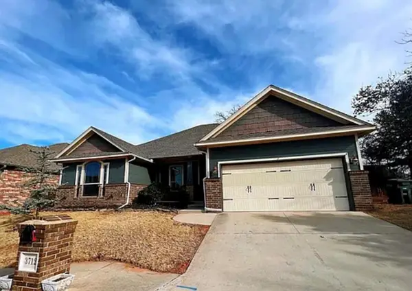 3712 Oakridge Circle, Edmond, OK 73034