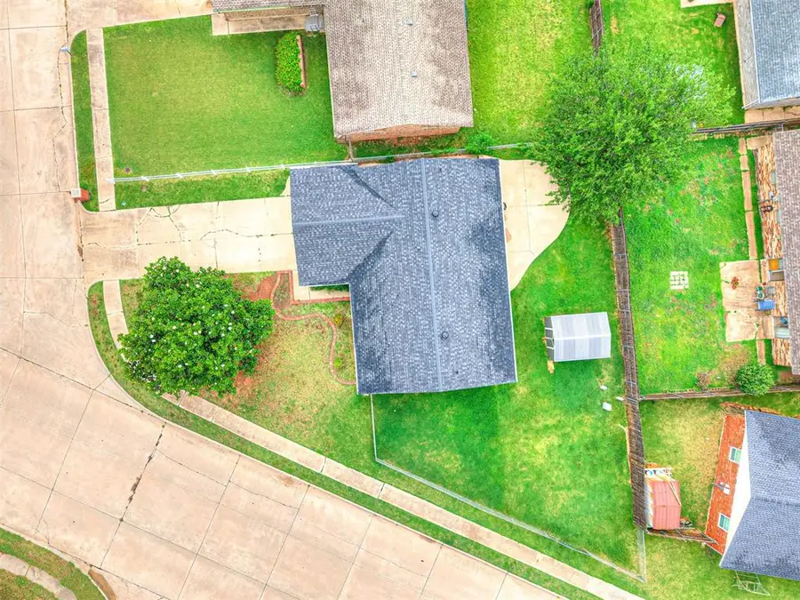 411 Oak Creek Drive, Yukon, OK 73099 - #3