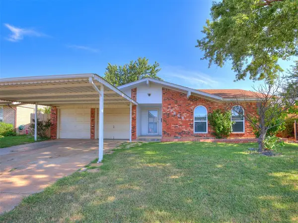 1049 SW 3rd Street, Moore, OK 73160