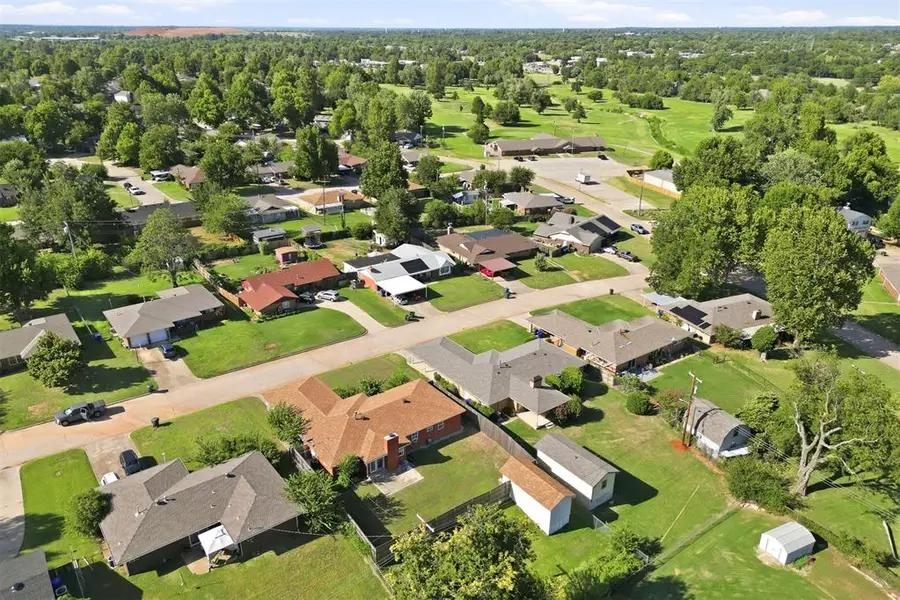 304 Country Club Terrace, Midwest City, OK 73110 - #2