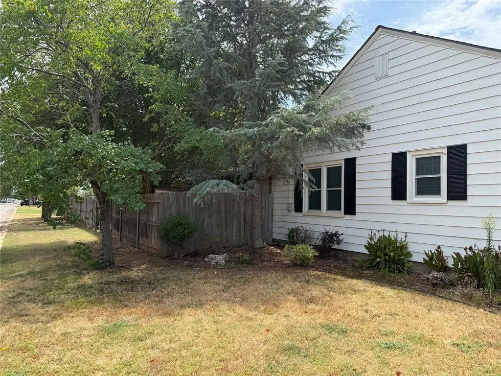 824 E Elm Street, Altus, OK 73521 - #1