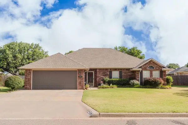 1506 W Debbie Drive, Elk City, OK 73644