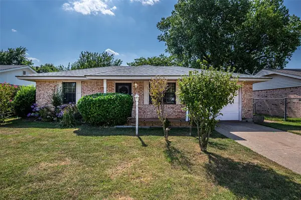 411 S Brookview Lane, Mustang, OK 73064
